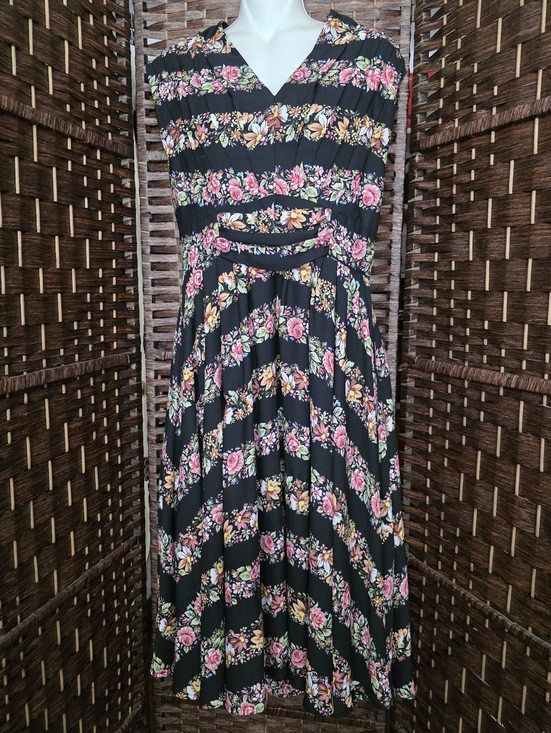 Unique vintage Floral Stripe Sleeveless Midi Dress in Black and Pink - Picture 12 of 15